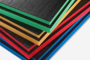 Monikerroksinen solumuovi